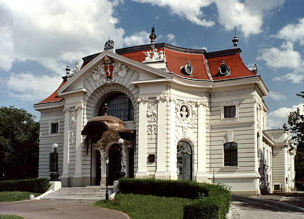 Foto: Eines von vielen historischen Gebäuden in Kecskemét