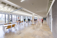 Foto: Foyer der Hochschule RheinMain