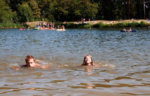 Foto: Schwimmvergnügen im Waldschwimmbad