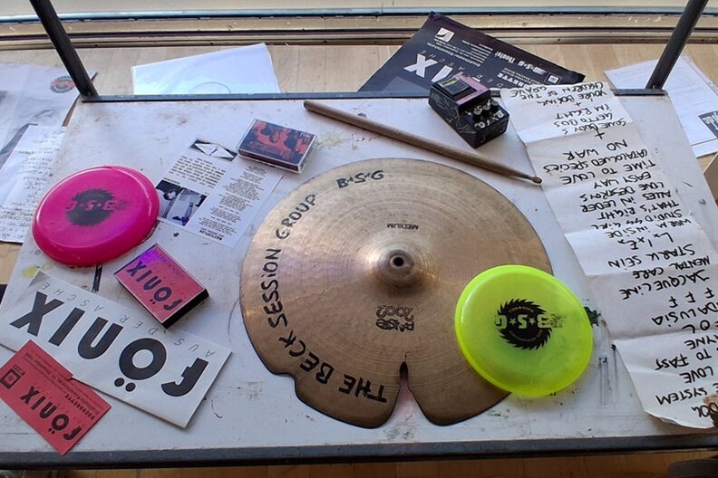 Fanartikel und Musikutensilien von „MotorMusicCity / WeAreLoud“