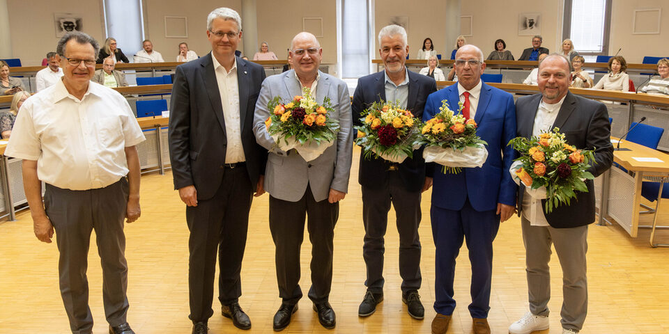 Oberbürgermeister Patrick Burghardt verleiht Verdienstplakette für Ehrenamtliche in der Kultur