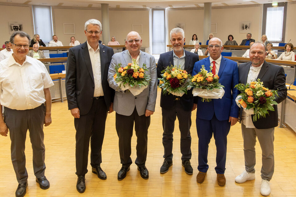 Oberbürgermeister Patrick Burghardt verleiht Verdienstplakette für Ehrenamtliche in der Kultur