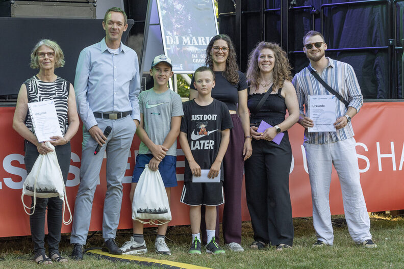 Stadtrat Valerius mit Vertreterinnen und Vertretern der Schulen