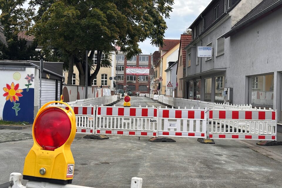 Absperrungen sperren die Ludwistraße ab.