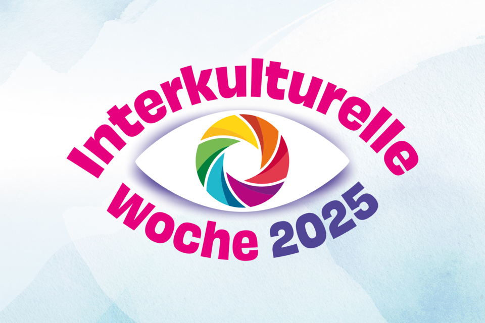 Logo "Buntes Auge", um das der Schriftzug "Interkulturelle Woche 2025" platziert ist