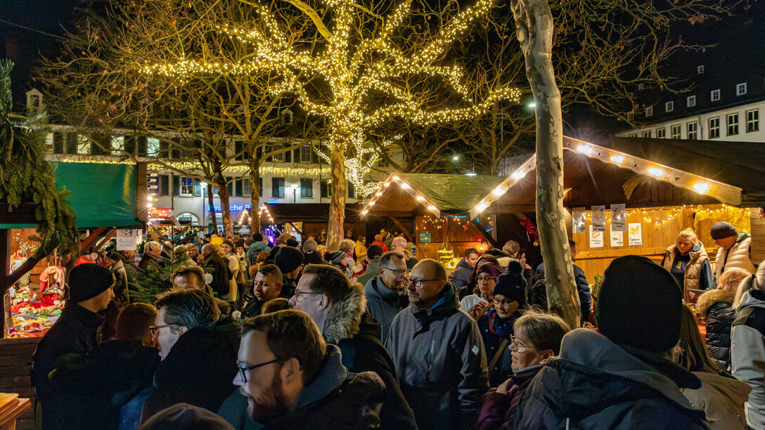 Weihnachtsmarkt 2024, Weihnachtsbuden, Weihnachtstrubel, Weihnachtsbeleuchtung