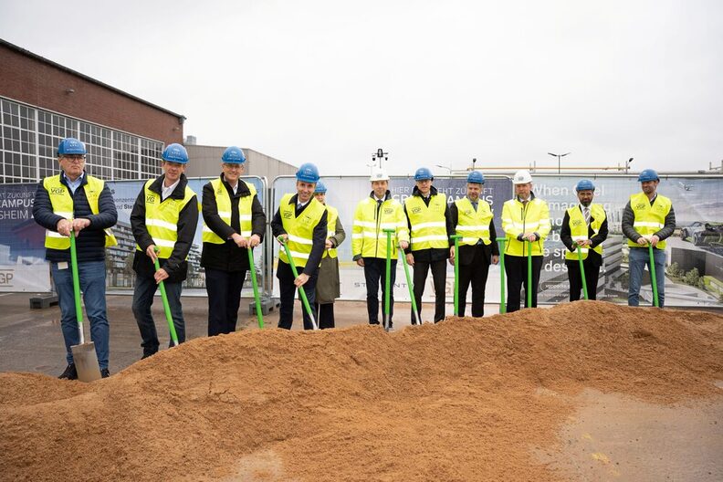 Vertreter von VGP und Stellantis/Opel setzten gemeinsam den symbolischen ersten Spatenstich für den neuen grEEn-campus in Rüsselsheim.