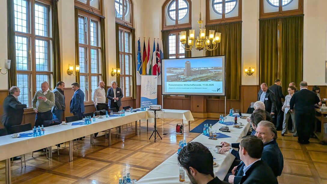 Teilnehmende sind im Gespräch