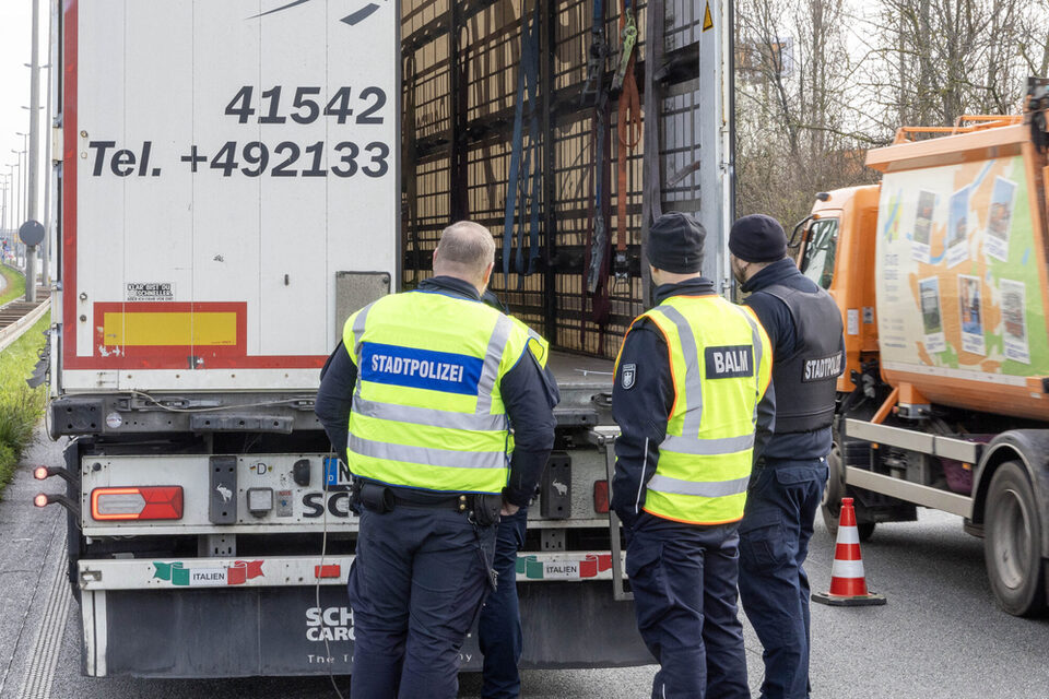 Fahtzeugkontrolle an der B43