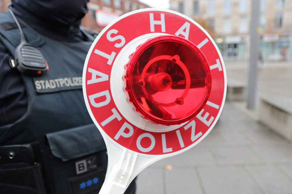 Stadtpolizei, Kelle, Halt
