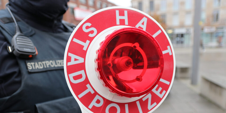 Stadtpolizei, Kelle, Halt