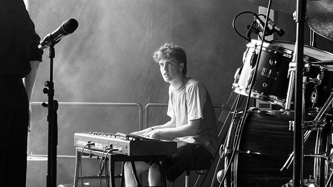 Samuel Heun bei einem Auftritt am Keyboard