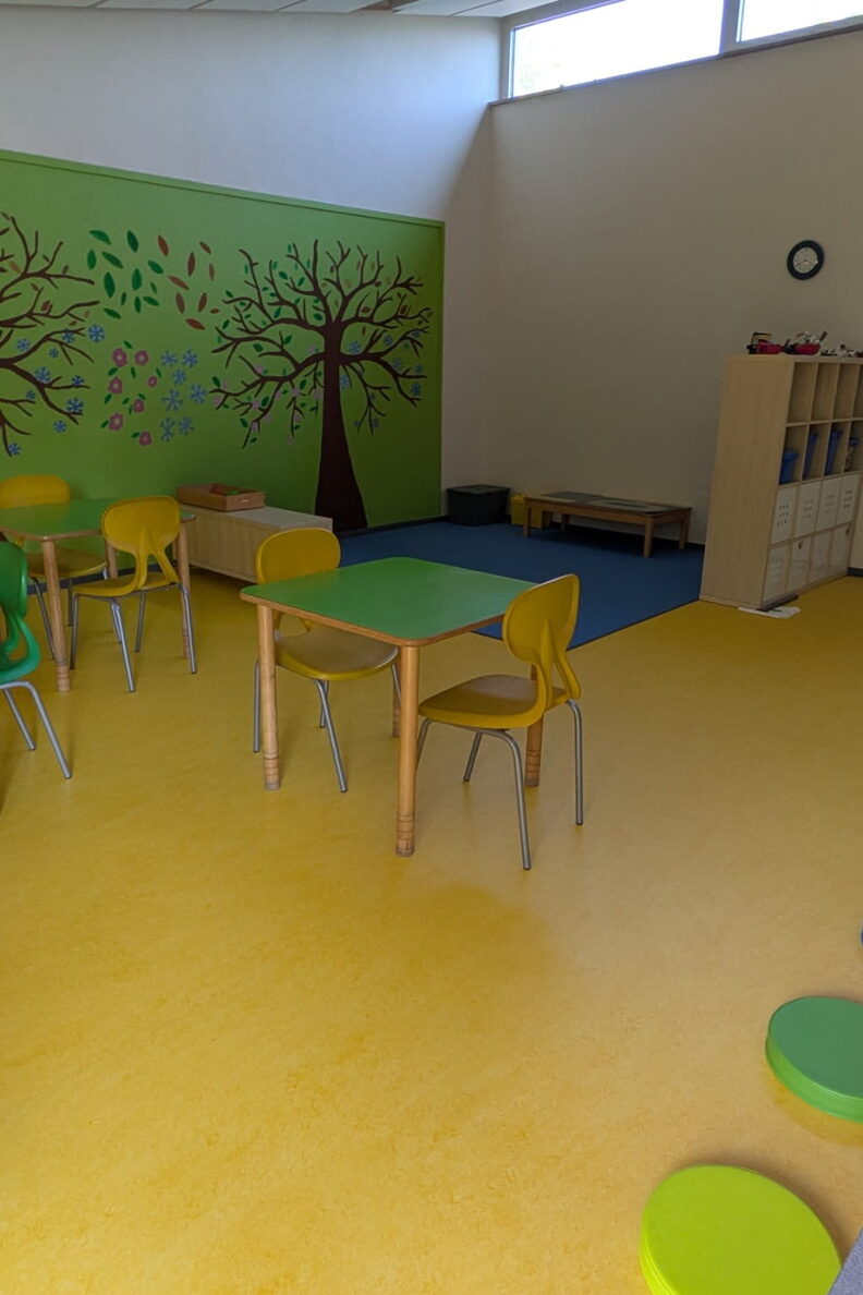 Neuer Bodenbelag in einem Spielraum