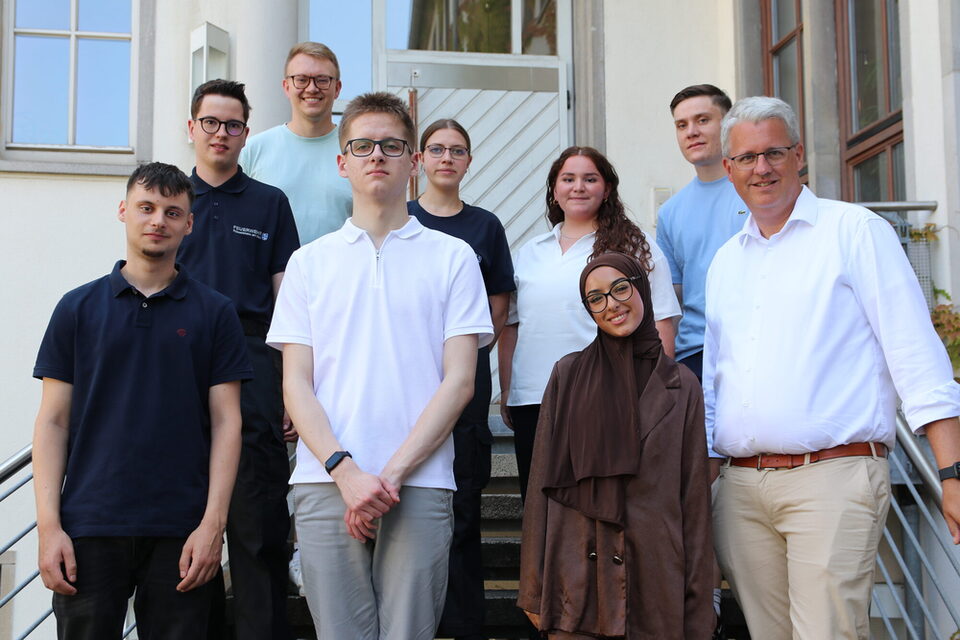Oberbürgermeister Patrick Burghardt bei der Begrüßung der neuen Auszubildenden
