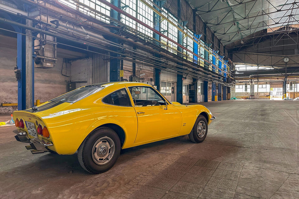 Opel GT in der ehemaligen Opel Schmiede