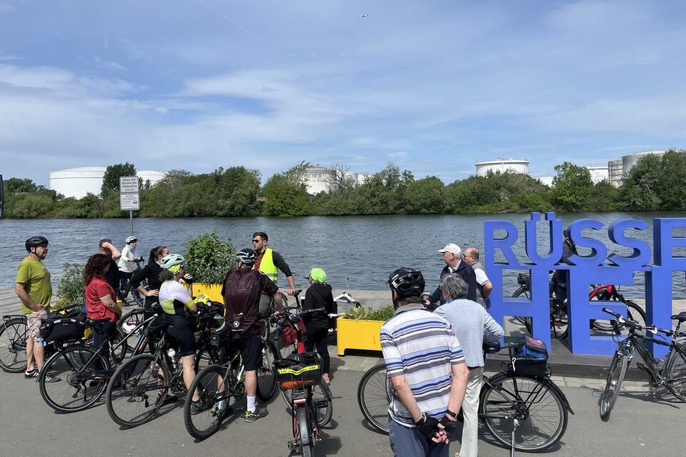 Gruppenfoto am Main