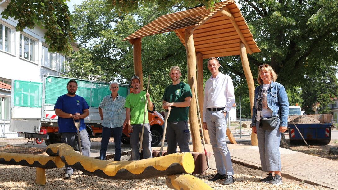 Das Bild zeigt die Außenspielanlage der Schillerschule
