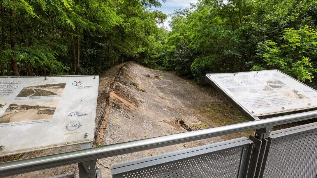 Blick auf Teilstück der Opelrennbahn