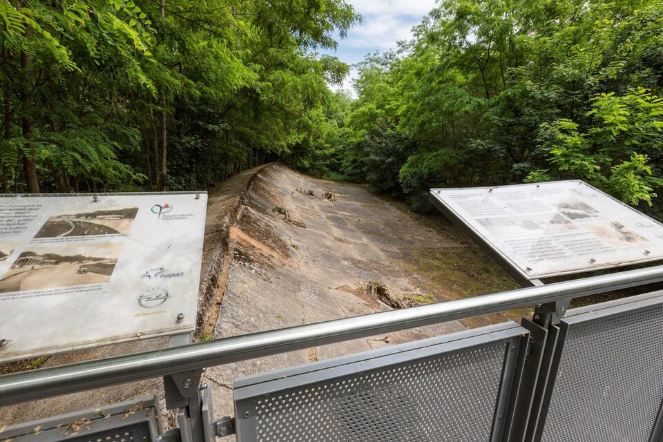 Blick auf Teilstück der Opelrennbahn