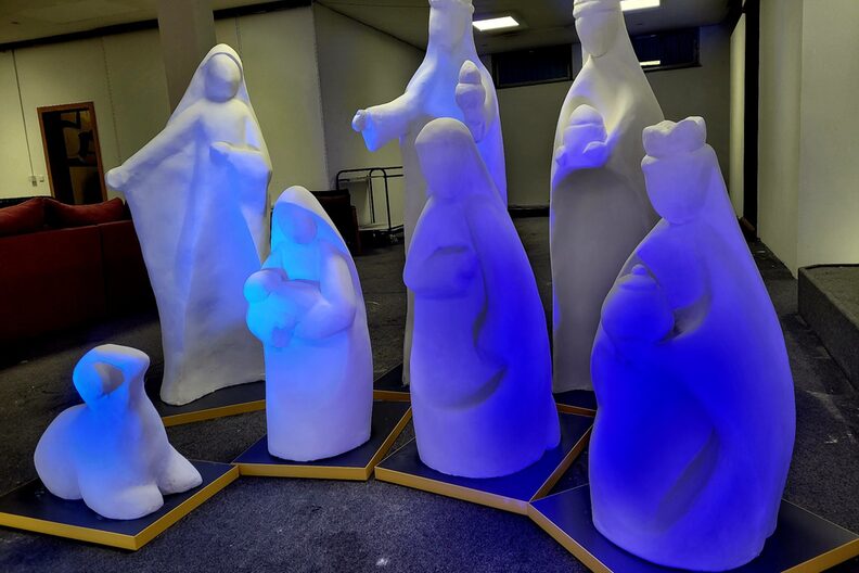 Krippenfiguren aus Styropor und Gips von Leila Shahmohamadi