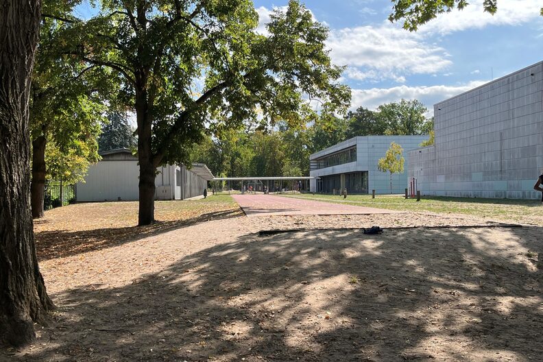 Bestand Schulhof und Pavillon Eichgrundschule