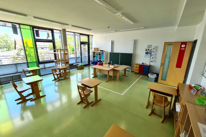 Eichgrundschule, Klassenzimmer, Abstandsmarkierungen, Corona