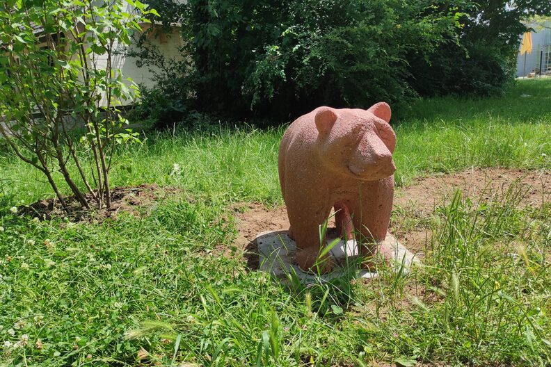 Die Steinfiguren „Bären“