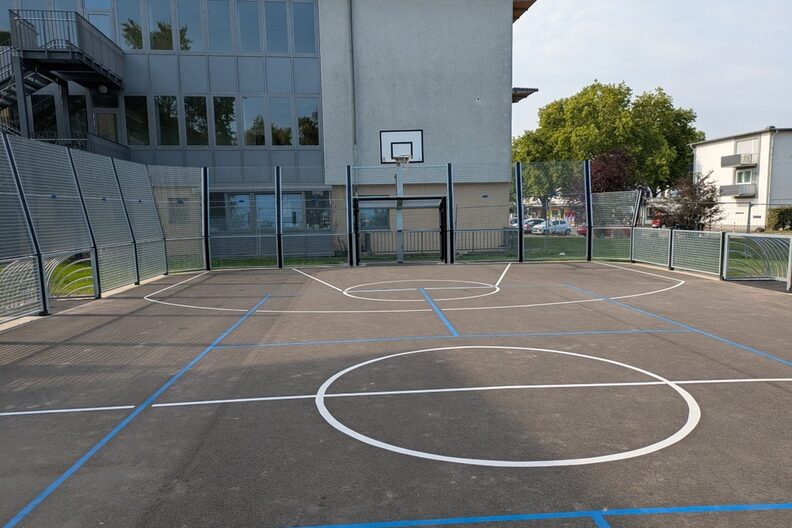 Spielfeld im Ballkäfig