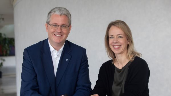 Oberbürgermeister Patrick Burghardt und Cathrin Bruhn (von links)