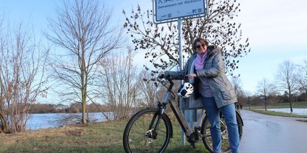 Manuela Metzsch mit ihrem Fahrad