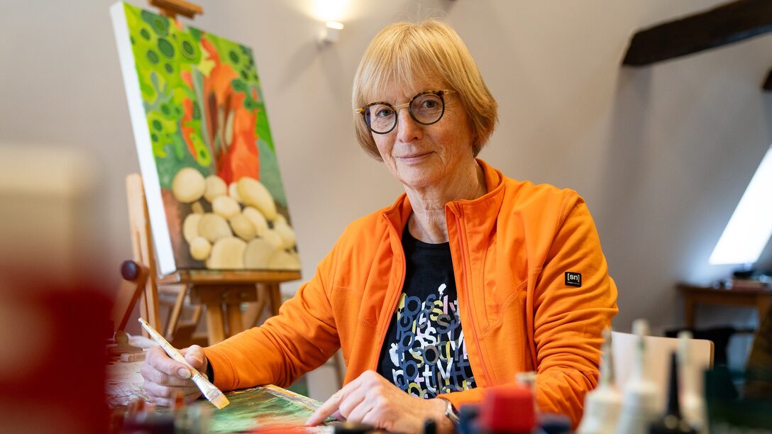 Gabriele Sehn mit ihrer Kunst