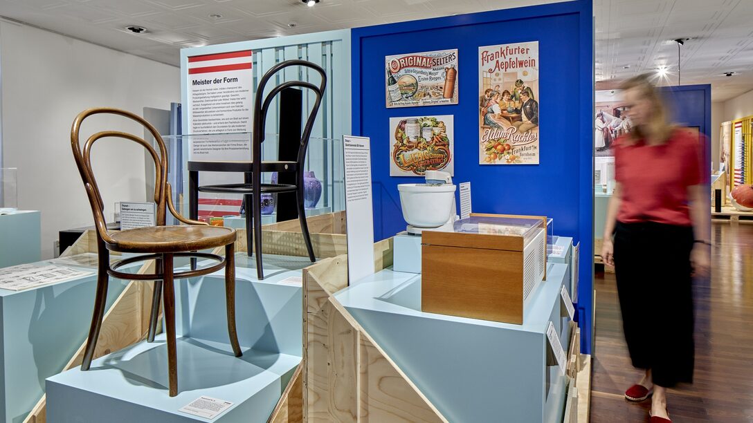 Besucher in der Sonderausstellung "Made in Hessen"