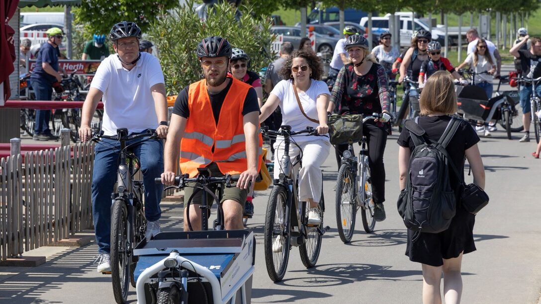 Auftakttour STADTRADELN 2024 am Landungsplatz.