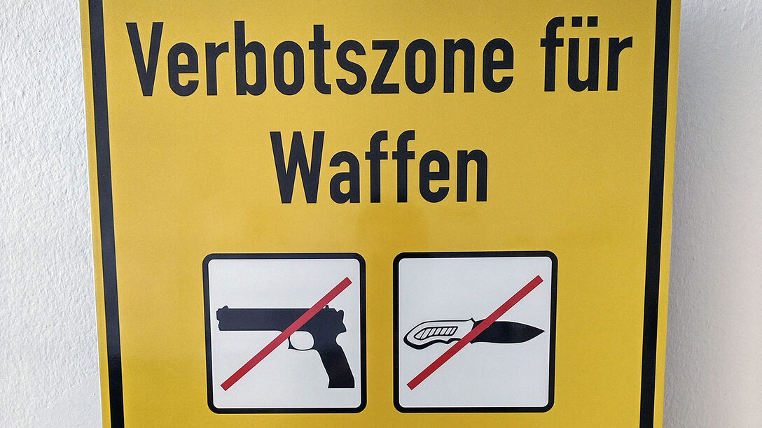 Schild Verbotszone für Waffen
