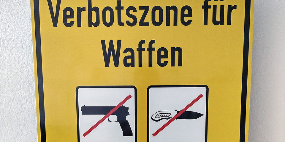 Schild Verbotszone für Waffen